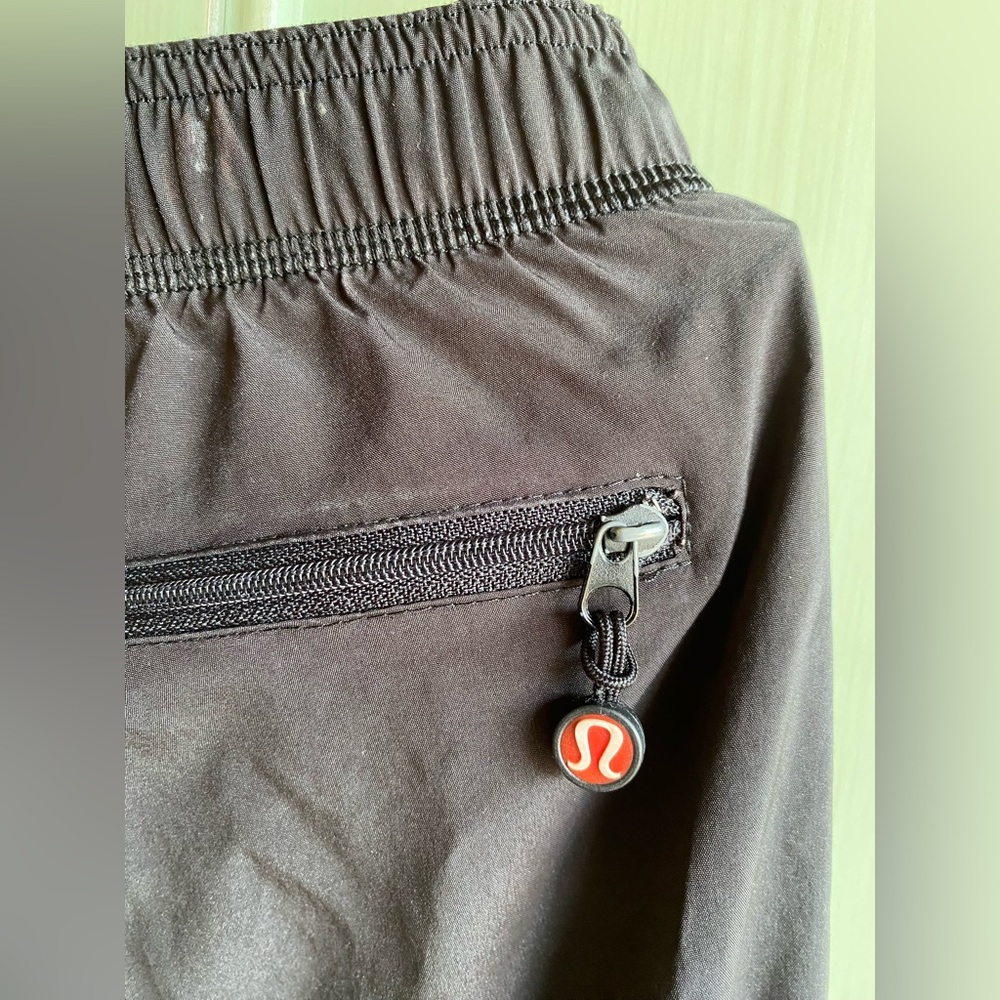 Lululemon Vintage Dog Runner Women’s Size M  Pant